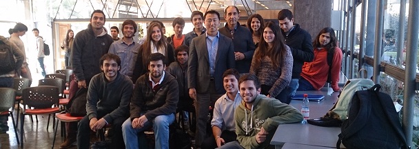 Ken Singer with Engineering UC students.